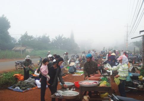 Một phiên chợ buổi sớm ở một vùng quê thuộc tỉnh Đắk Nông